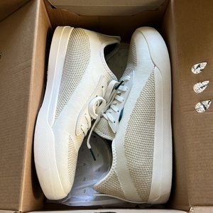 Vessi weekend white/cream and metallic gold size 10